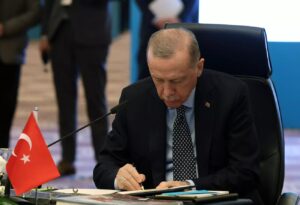 Cumhurbaşkanımız Erdoğan, Türk Devletleri Teşkilatı Olağanüstü Zirvesi’nin ardından ortak bildiriyi imzaladı